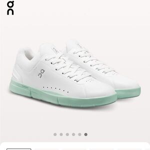 NWT and original box On The Roger Advantage Shoes